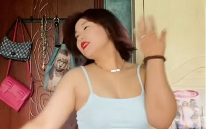 胖mm都去给我穿吊带！！！太好看了