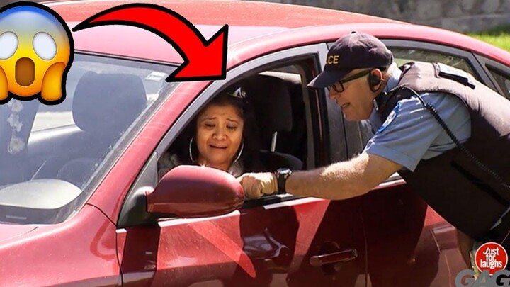 ตำรวจเข้าแทรกแซง! เพียงเพื่อหัวเราะมุข