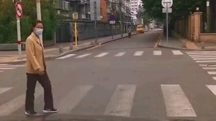 An elderly woman stages a dramatic fall on the zebra crossing—how would you rate her acting?