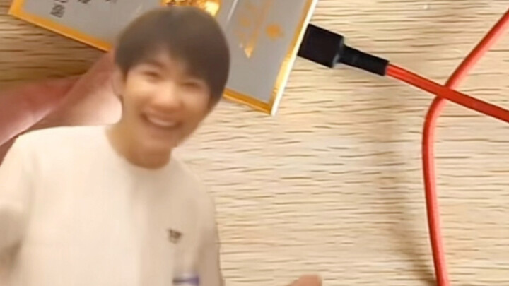 Vương Nguyên cố lên, Vương Nguyên đừng cười!