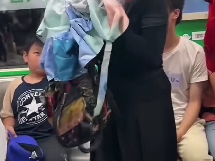 Ngày 14 tháng 7, trên tàu điện ngầm một cô gái đã mắng chửi coser