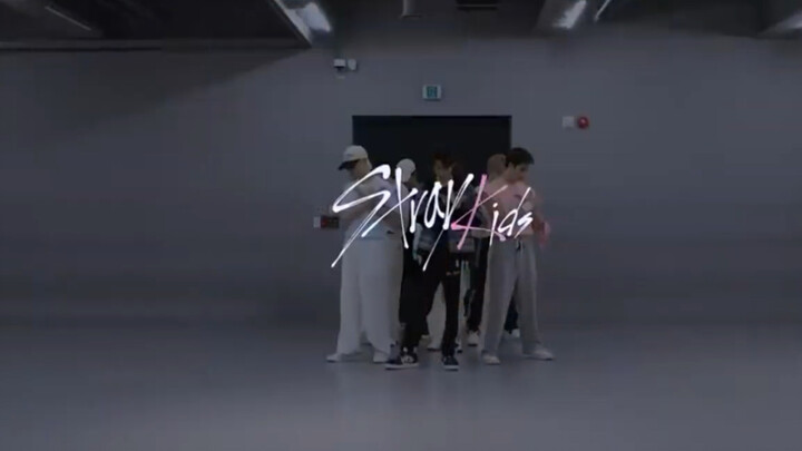 اتضح أن صوت الإشعار في سماعة الأذن الخاصة بالمعبود هو مثل هذا｜StrayKids-《CASE 143》