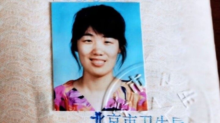 Trước đây chị cũng yểu điệu, xinh xắn lắm, nhưng rồi bị bắt đi học y. Thấm thoắt đã hơn 40 năm trôi 