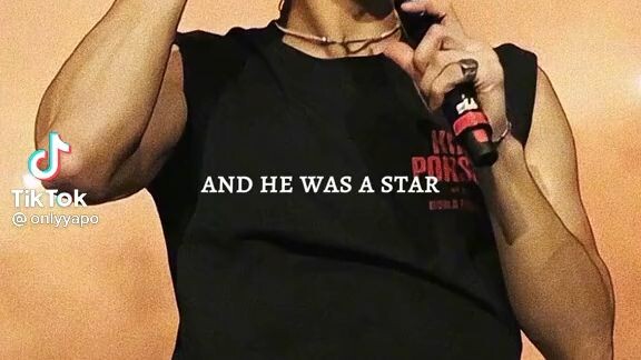 being a fan girls 👀🥰