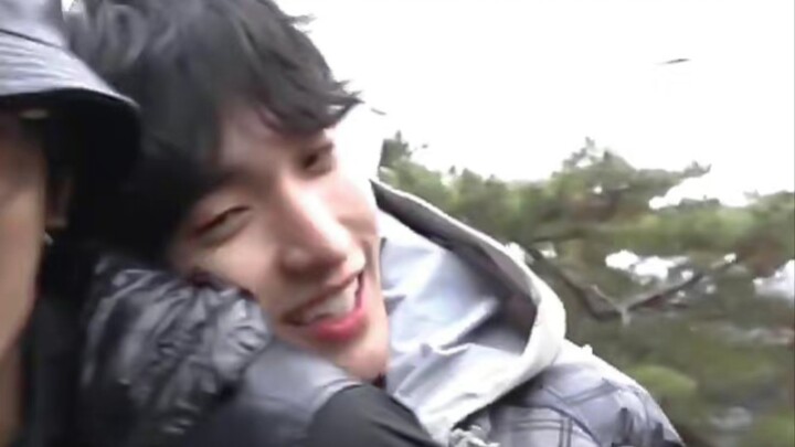 Bro~ Jianmi’s being so cute :) Would you share a clue with Jianmi? (｡￫v￩｡)
