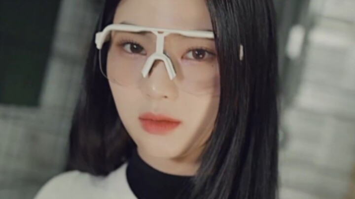 Quốc ca của nước Dài! Video đặc biệt kỷ niệm 2 năm ra mắt của STAYC với bản “YOUNG LUV (Phiên bản Th