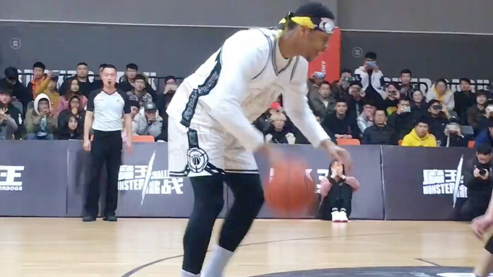 [Classic Throwback] North America’s Legendary Streetballer “Hand of God” vs. Dribbling Maestro Song 