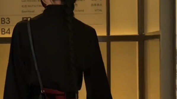 เพื่อนร่วมงานของฉันบอกว่าฉันดูไม่เหมือนว่าฉันมาที่นี่เพื่อทำงาน แต่มาอยู่ในงานแฟชั่นโชว์มากกว่า