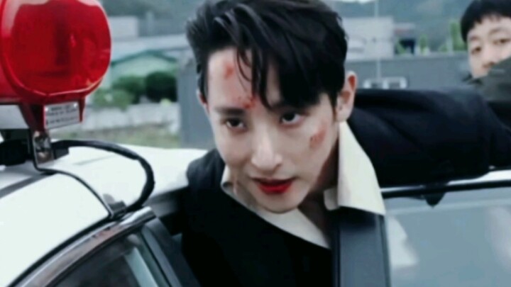 Lee Soo Hyuk's "Pipeline". I went to see Pipeline yesterday. He is so handsome! I am not afraid of b