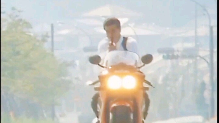 あぶない刑事Abunai Deka 鷹山敏樹のバイクスタイルと銃撃戦シーン。Toshiki Takayama's Motorbike Style and Gunfight Scenes.🚨🏍️🔫