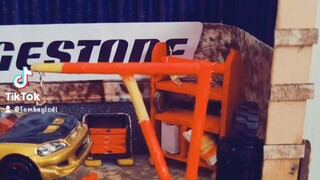 MINATURE GARAGE FROM BOX AND DIECAST HOTWHEELS