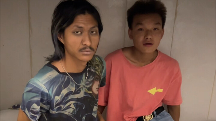 Caught two Chinese server players slacking off.