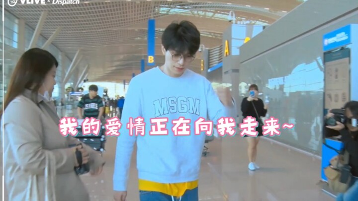 [Lee Dong-wook] [Airport] Old Lee almost ran a red light and was stuck in a tough spot—so cute!!