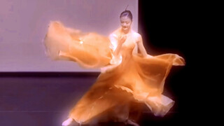 As beautiful as a blooming lily~