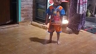 anak kecil juga berekspresi  # jahil#