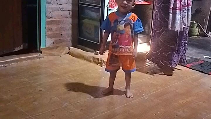anak kecil juga berekspresi  # jahil#