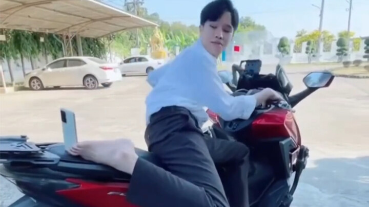 Nếu không có kỹ năng chụp selfie thì thực sự chẳng thể lướt qua được.