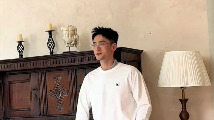 VLOG Hari Syuting, aku sangat iri dengan hubungan seperti yang dimiliki Wang Lin dan Situ. Teman-tem