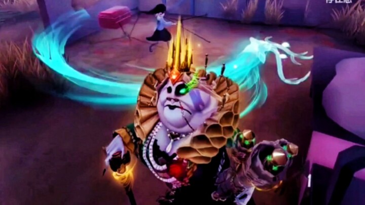 “Kamu merasa hebat, ya? Turunkan sikap sombongmu!”