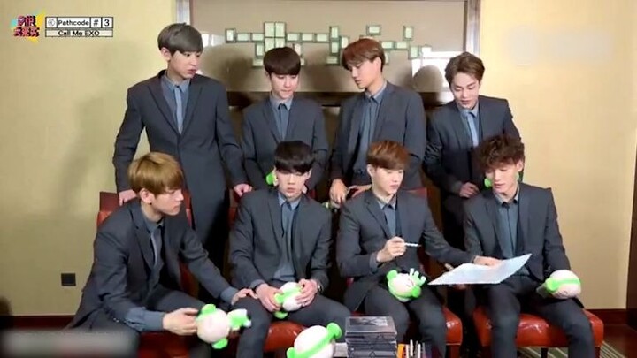 EXO’s special autographs: Baekhyun doesn’t sign on behalf of the subunit, and the all‑round Junmyeon