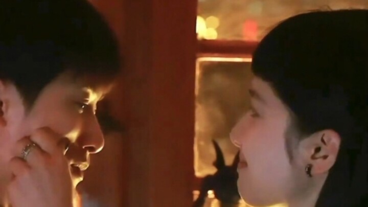 لقطة تقبيل بين باي شياو يو! دودو خجولة جدًا! المخرج طلب إضافتها! بس أتمنى أخدش خدها! 【تان جيان تسي *