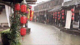 “我说梅雨真烦 你说烟雨江南 算了 跟你们北方人说不清楚”～