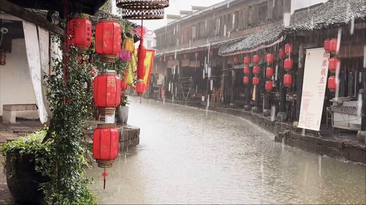 “我说梅雨真烦 你说烟雨江南 算了 跟你们北方人说不清楚”～