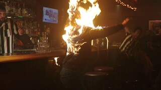 【宇哥】调酒师失误，女顾客瞬间烧成火人，所有人都跑了……《紧急呼救S2-12》