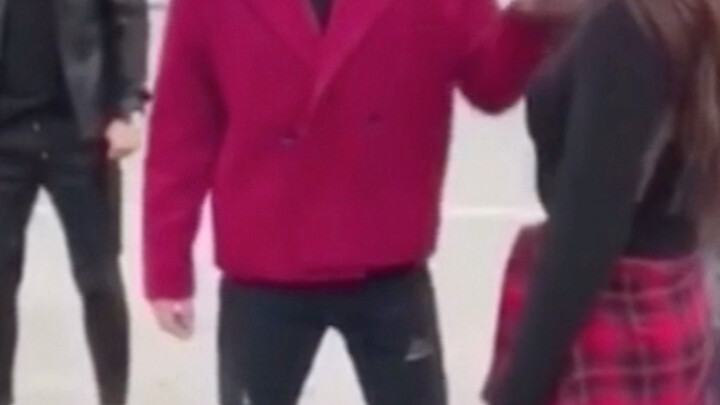 เธอบอกว่าอยากออกไปผจญโลกแล้วกลับบ้าน แต่กลับพบว่าตัวเองเปลี่ยนไปราวกับคนละคน เขาบอกว่าอยากออกไปลุยโล