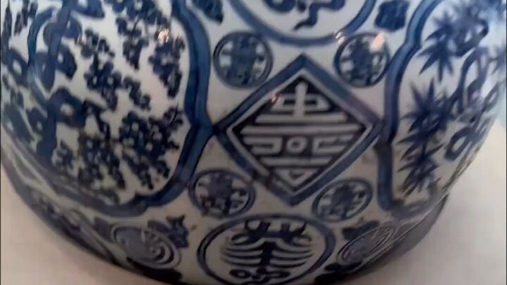 英女王博物馆的操作震惊三观！我呼吁大家能重视这件事情，在我们国家本该被供起来展示的宝贝，竟被他们直接当做牺牲品！