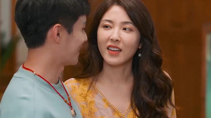 كل جملة ينطق بها جيا بينغ هي نكتة بحد ذاتها!