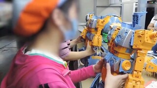 تعليق حاد على إعادة طرح التمويل الجماعي للشائعات ووفاة مخرج الأفلام الرائع - تقرير لعب حول المتحولون