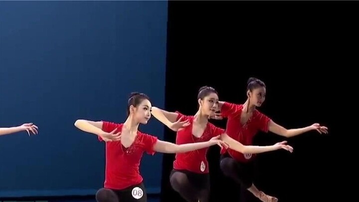 Meski hanya memiliki keterampilan menari dasar, para siswa Akademi Tari Beijing tetap menarik perhat