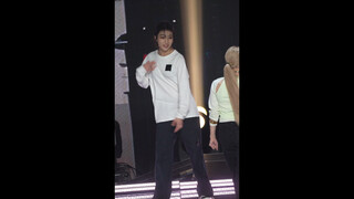 "คู่รัก Street Dance 6 คู่นี้จ้องมองกันครู่หนึ่ง"; ไอริส & อิบุกิ; Street Dance of China 6 รอบชิงชนะ