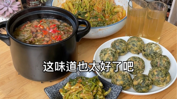 Các bạn ơi, rau cần nhà mình vừa được mùa rồi! Nhiều quá ăn không hết nên mình phơi khô để ăn dần. H