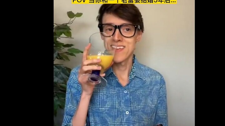 Saat kamu menikah dengan seorang wanita kaya tua selama 5 tahun