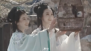 “乌发蝉鬓，云髻雾鬟，没有华丽的头饰，却仍美得清丽婉约”