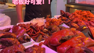 The atmosphere of the food market is in the spotlight! I love this braised food stall. The good mood