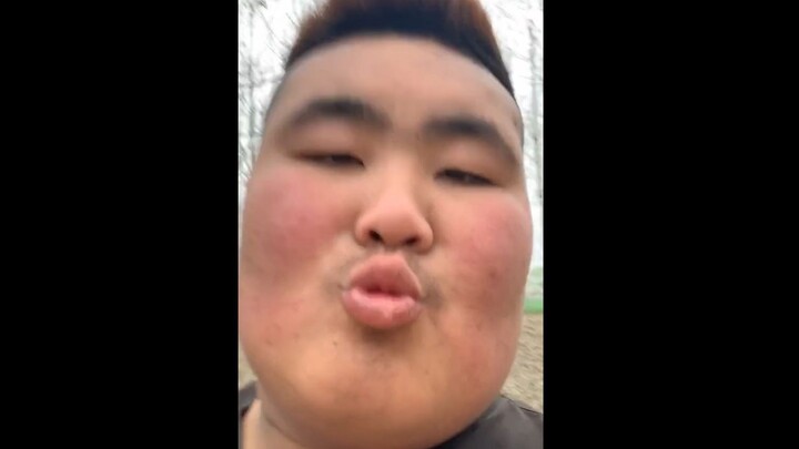 [Cringey Corner] Which sister could possibly turn down a friend request from such a cute little brot