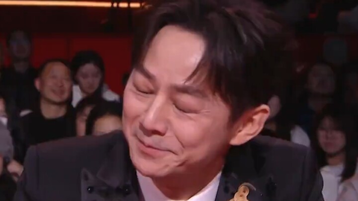 A cringey meme that even Teacher He can’t handle has emerged! Teacher He says: “Everyone, please tak