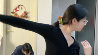 เมื่อน้องสาวผมกำลังบันทึกการบ้าน แฟนผมก็ดึงผมไปทำพัง
