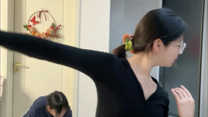 เมื่อน้องสาวผมกำลังบันทึกการบ้าน แฟนผมก็ดึงผมไปทำพัง