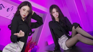 老板不在，小米秘书偷偷蹦迪