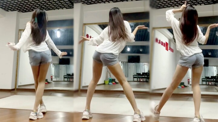 Sau giờ học, tôi trốn vào phòng tập nhảy và nhảy điệu nhảy thỏ, thật sự uyển chuyển mà không hề duỗi