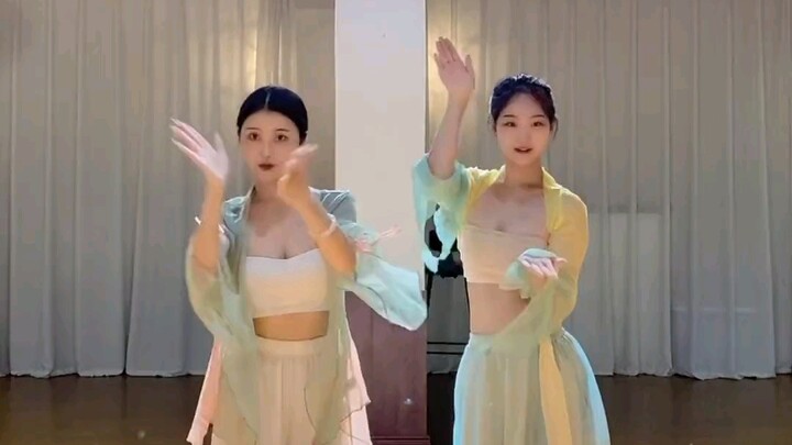 ลูกชายใครงามดั่งหยก ทำเอาฉันพลิกตัวไปมา ฝันถึงเขา