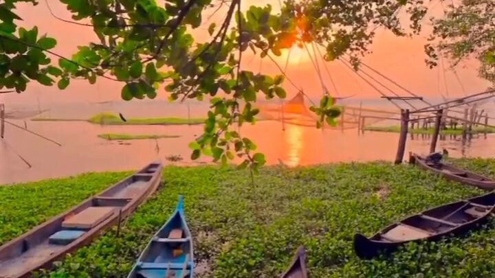বন্ধুদের সাথে পুরা দুনিয়াটা জয় করার ইচ্ছা।