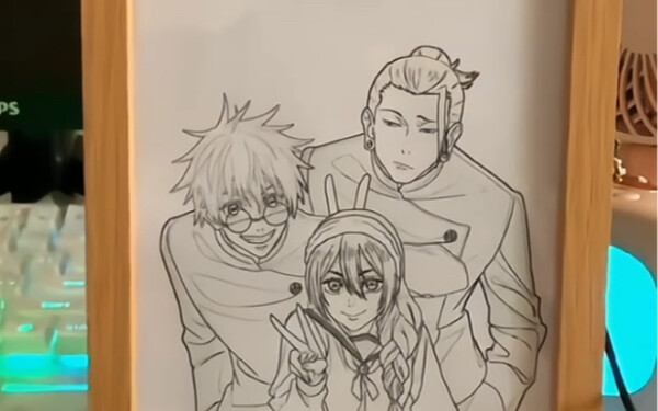 Before turning on the light, I thought it was just an ordinary line drawing, but after turning on th