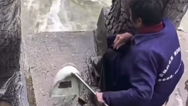 ทั้งคนที่ตกปลาเป็นและตกปลาไม่เป็นต่างก็เงียบไป!