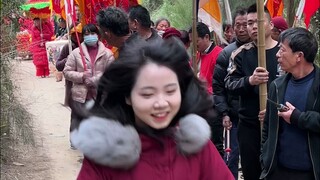 Kalian semua sudah mulai bekerja! Di Fujian kita masih terus berdentang-dentang!