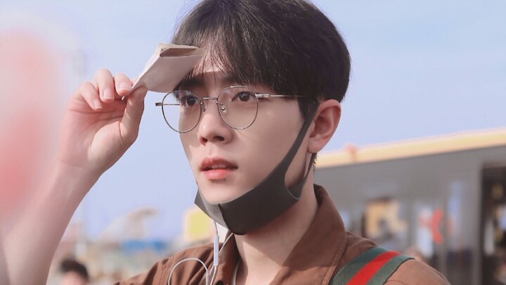 [Xiao Zhan] Catching a Shy Xiao Zhan! Fan: “Don’t forget to watch The Untamed tonight!” Then: “It’s 